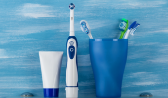 manual vs. electric toothbrush
