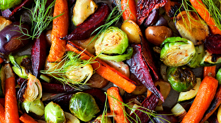Plate of healthy Thanksgiving food.